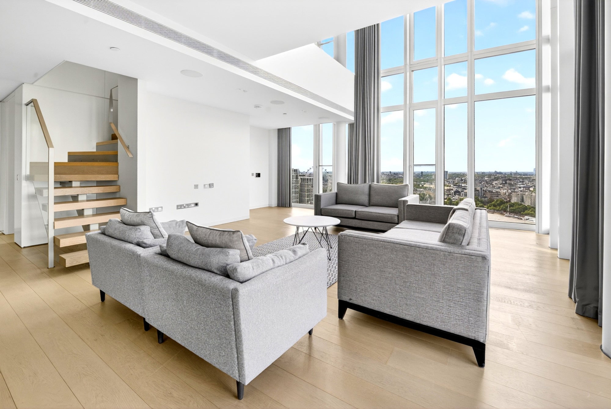 Flat Hatfields in Greater London