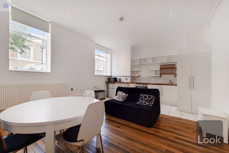 Flat Cyprus Street in Greater London