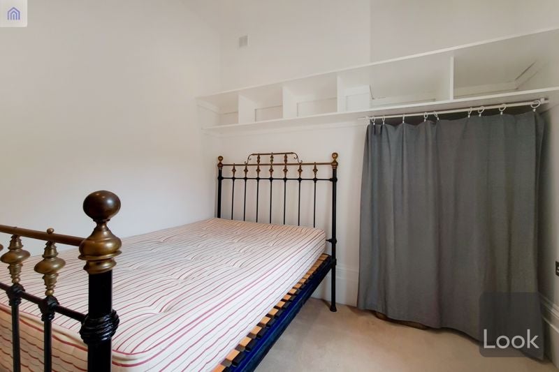 Flat Cyprus Street in Greater London
