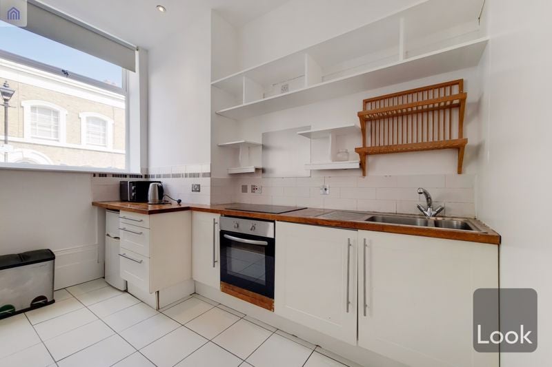 Flat Cyprus Street in Greater London