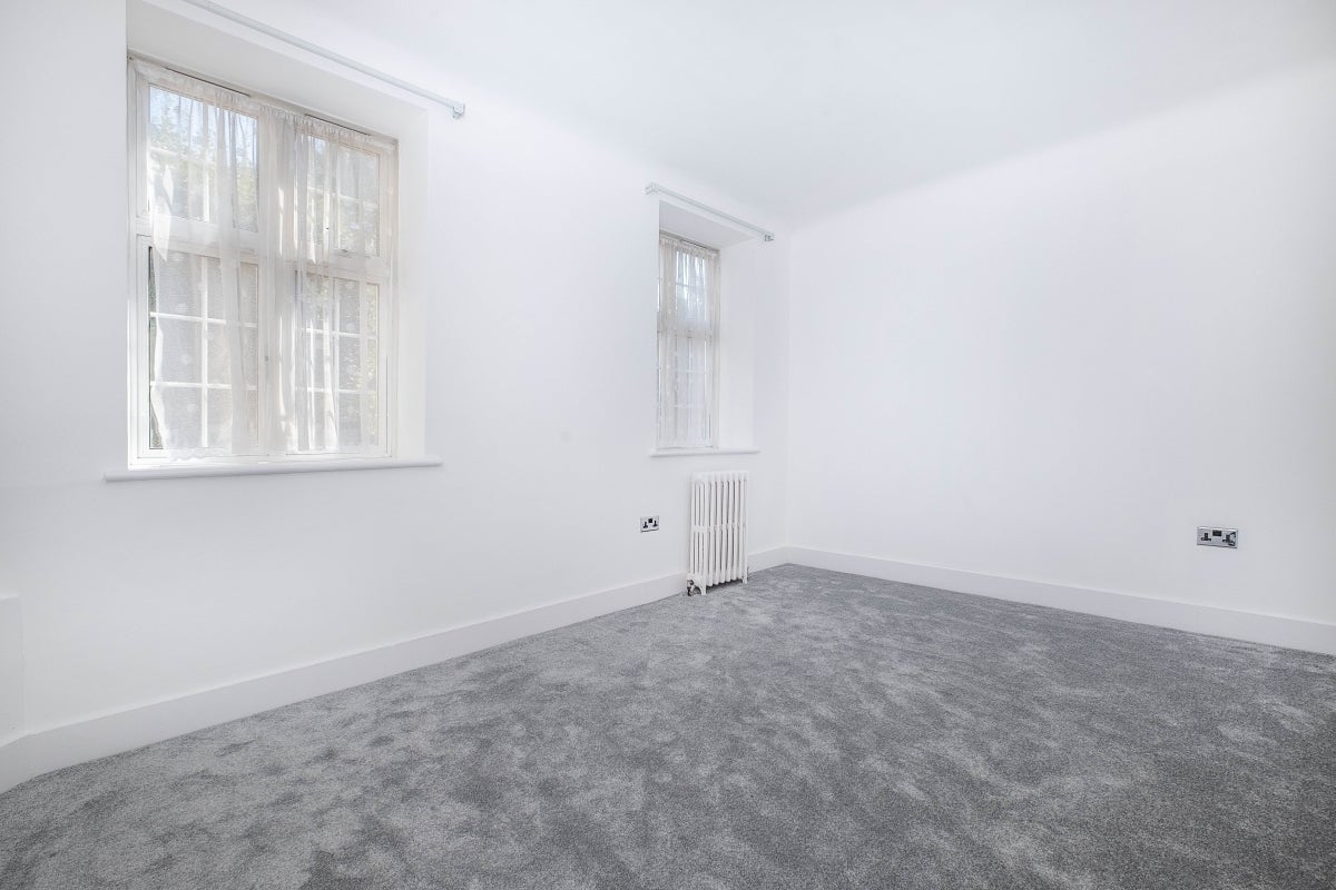 Flat The Downs in Greater London