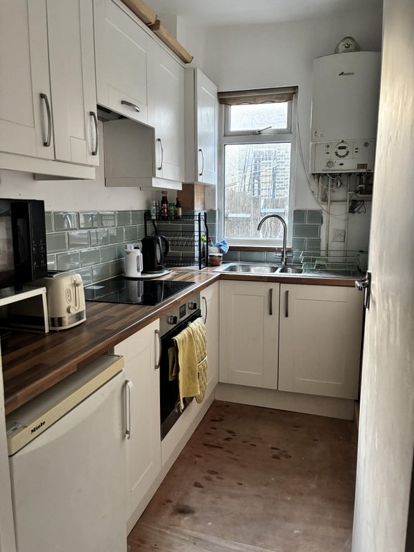 Flat Falcon Mews in Greater London