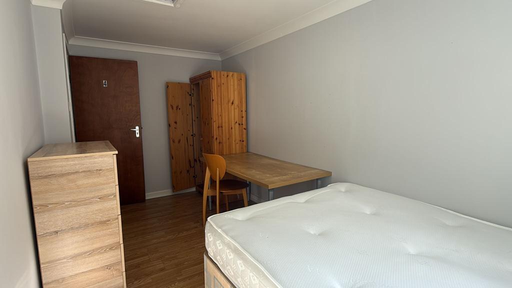Room Merton Road in Southampton
