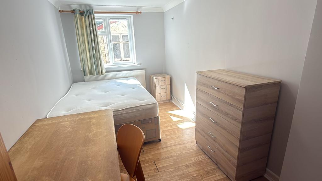 Room Merton Road in Southampton