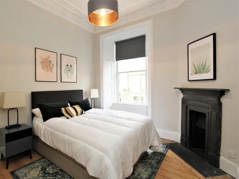 Flat Royston Terrace in City of Edinburgh