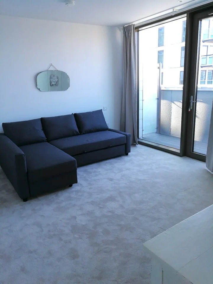 Flat Admiralty Avenue in Greater London