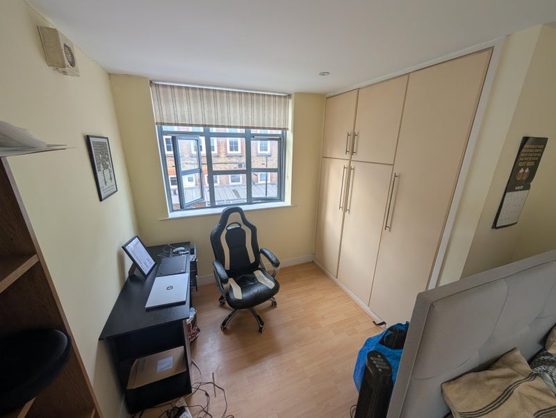 Room Fairclough Street in Greater London