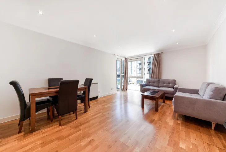Flat Boardwalk Place in Greater London