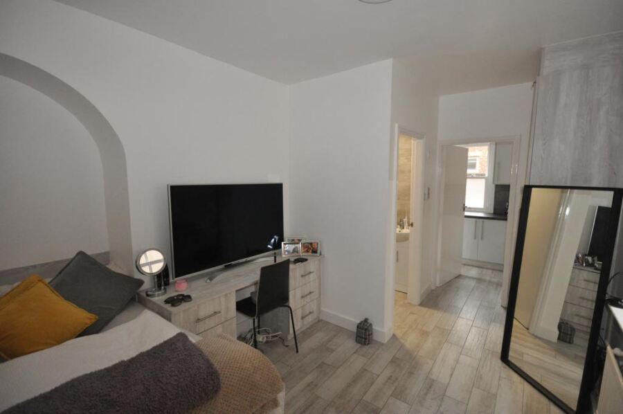 Flat Blandford Grove in Leeds