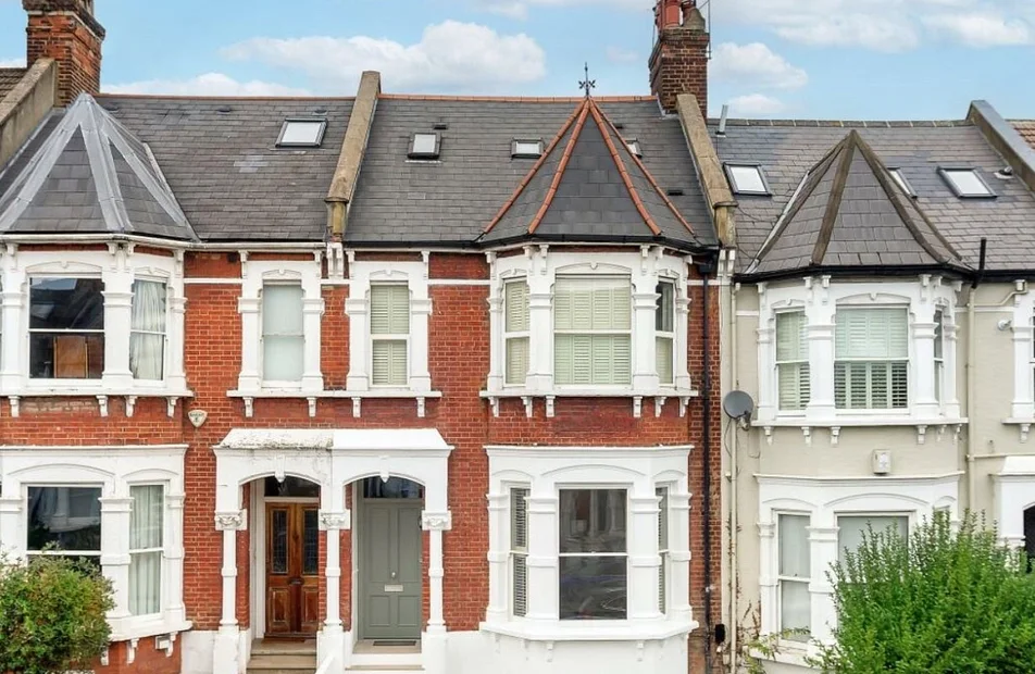 Flat Mill Lane in Greater London