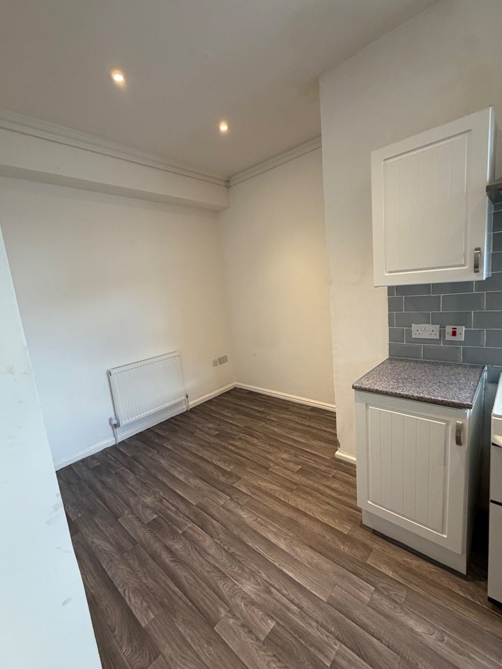 Flat Market Street in Leigh
