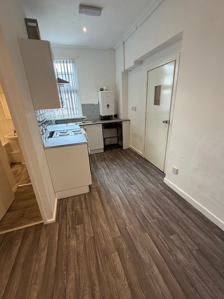 Flat Market Street in Leigh
