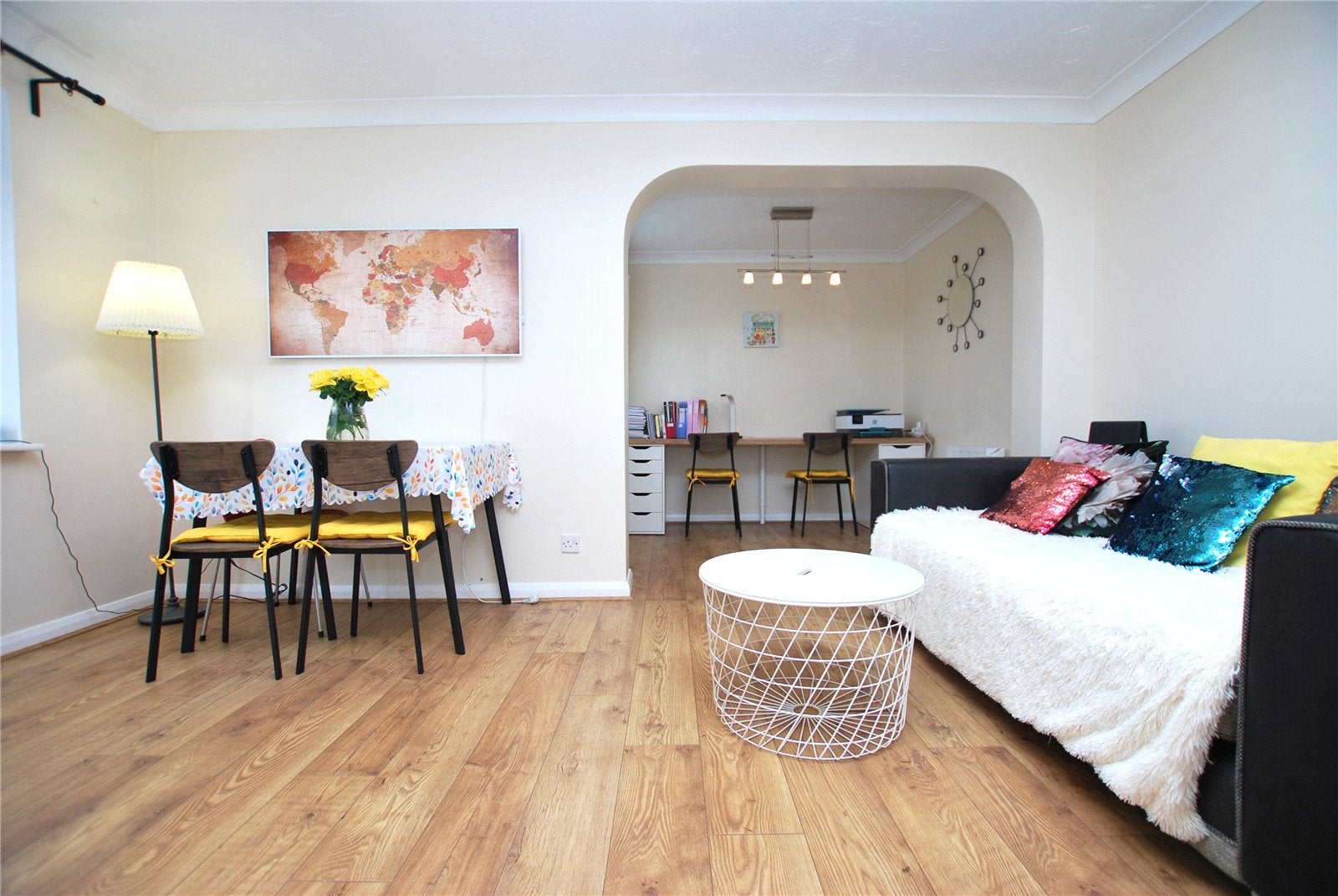 Flat Swan Court in Guildford