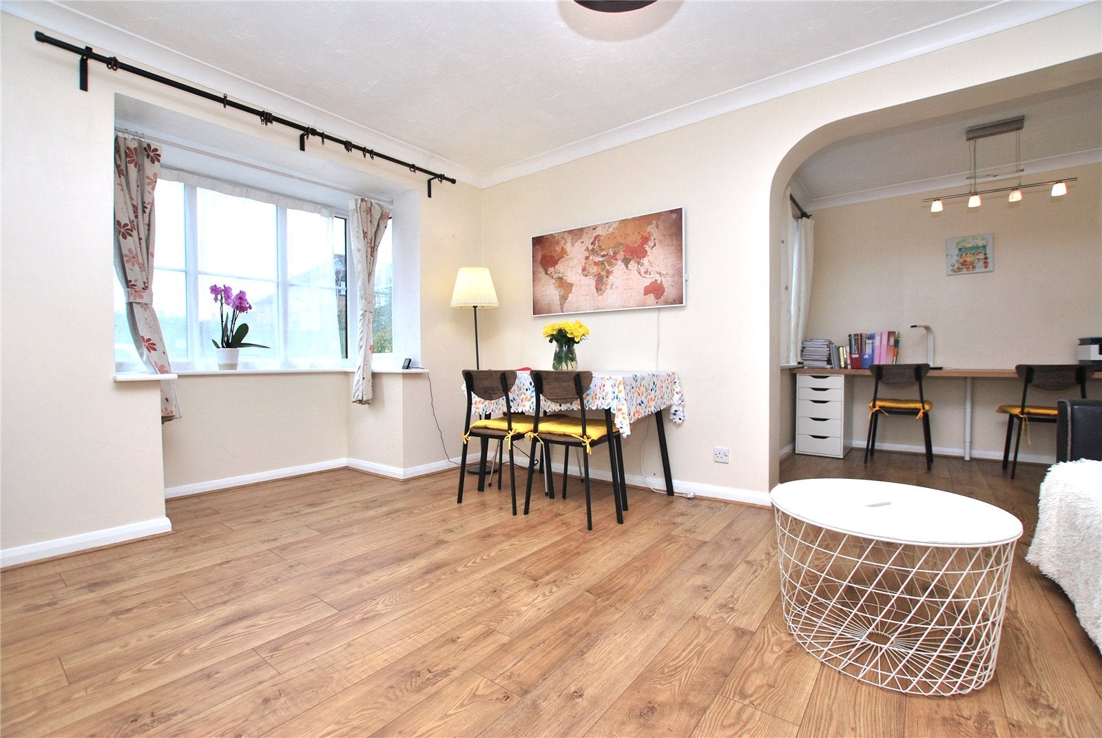 Flat Swan Court in Guildford