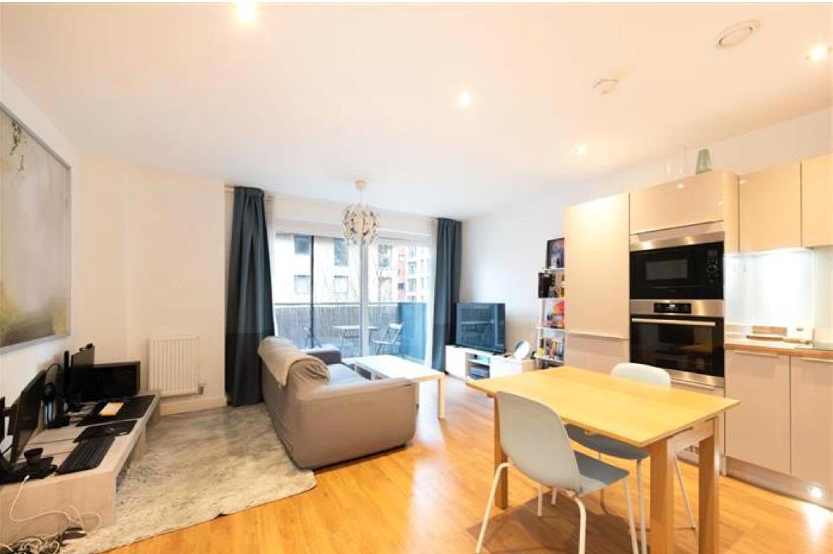 Flat Collendale Road in Greater London