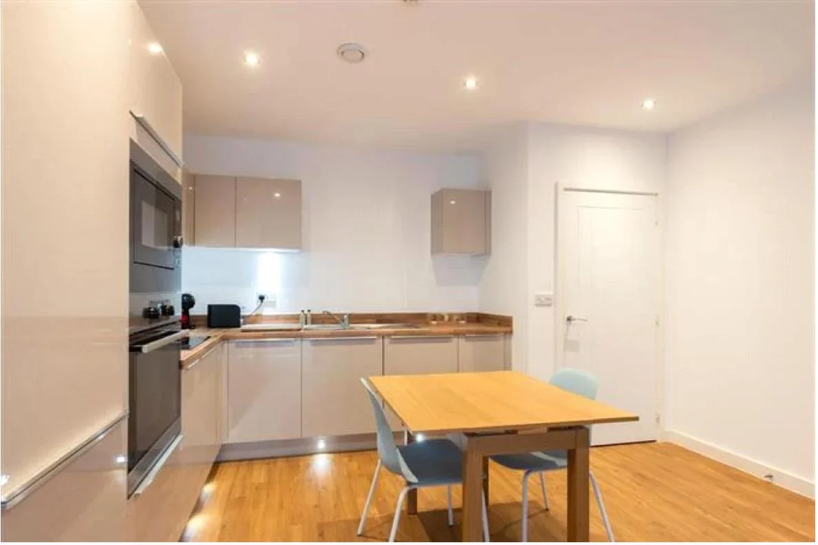 Flat Collendale Road in Greater London