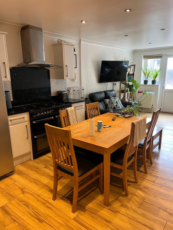 Room Manger Road in Greater London