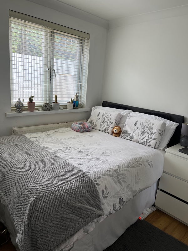 Room Manger Road in Greater London