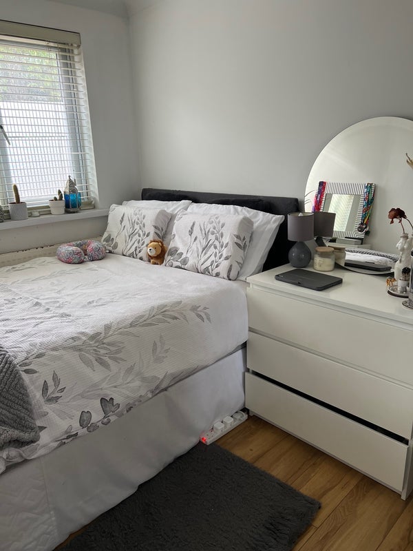 Room Manger Road in Greater London