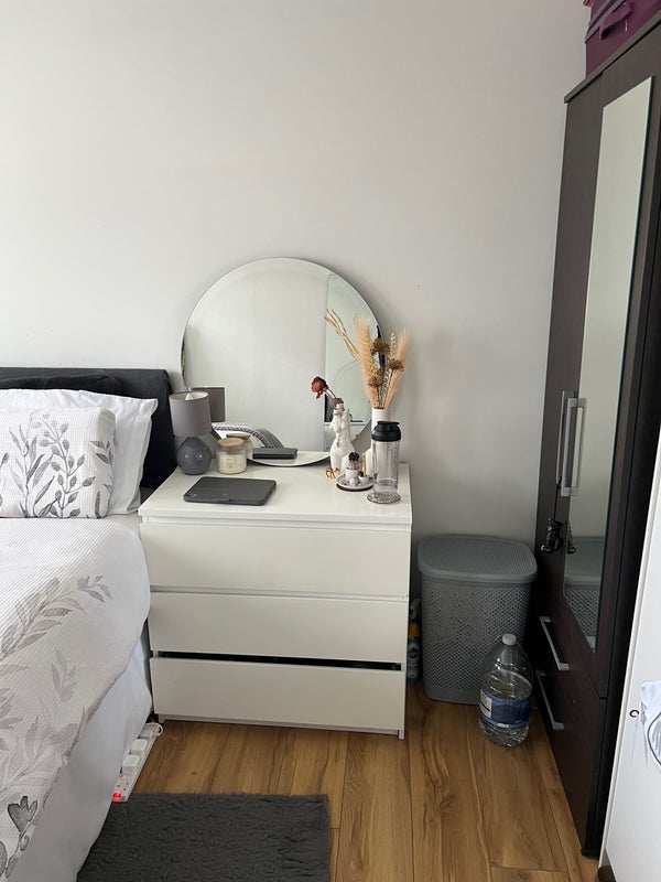 Room Manger Road in Greater London