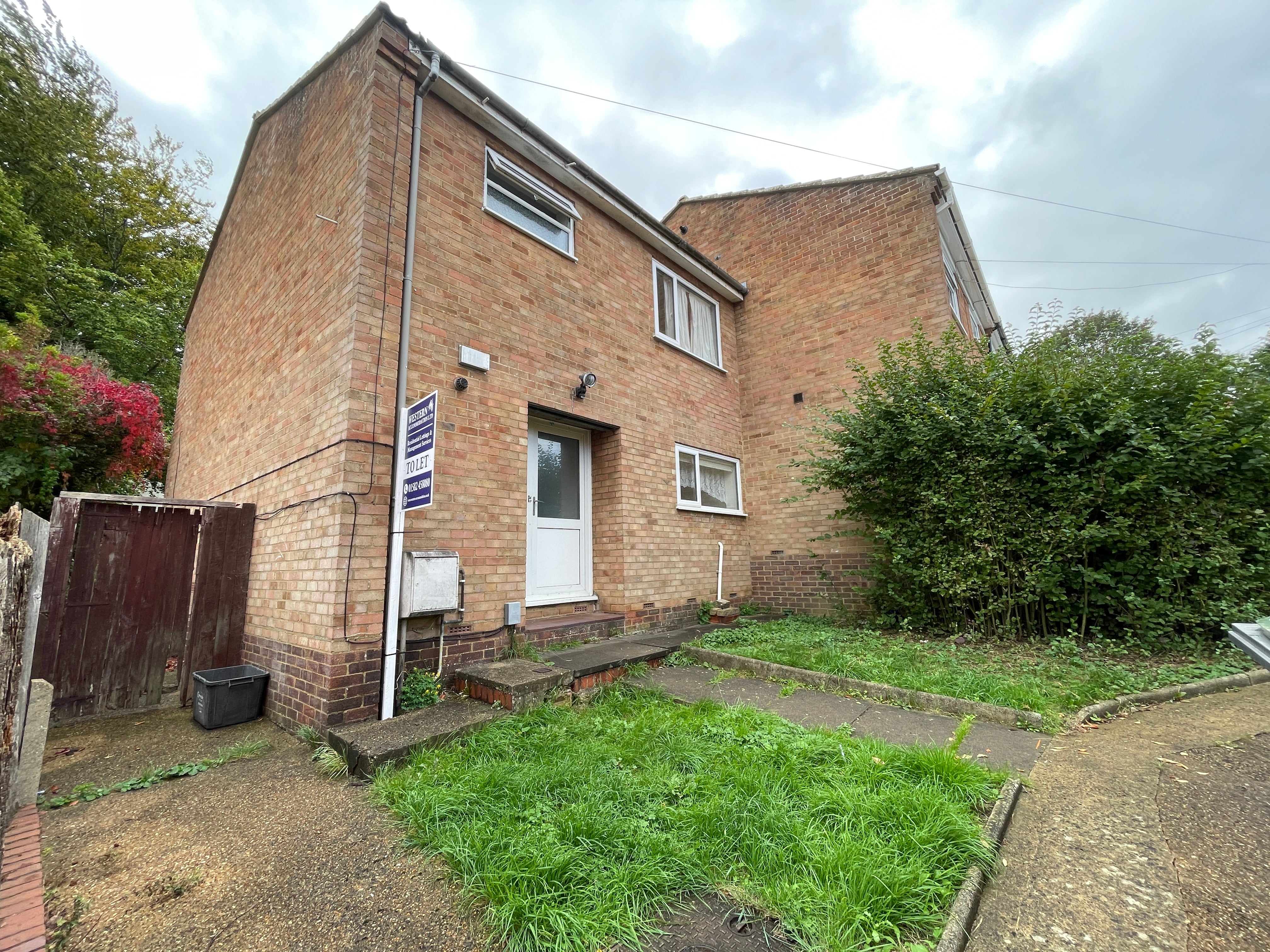 House Hunts Close in Luton
