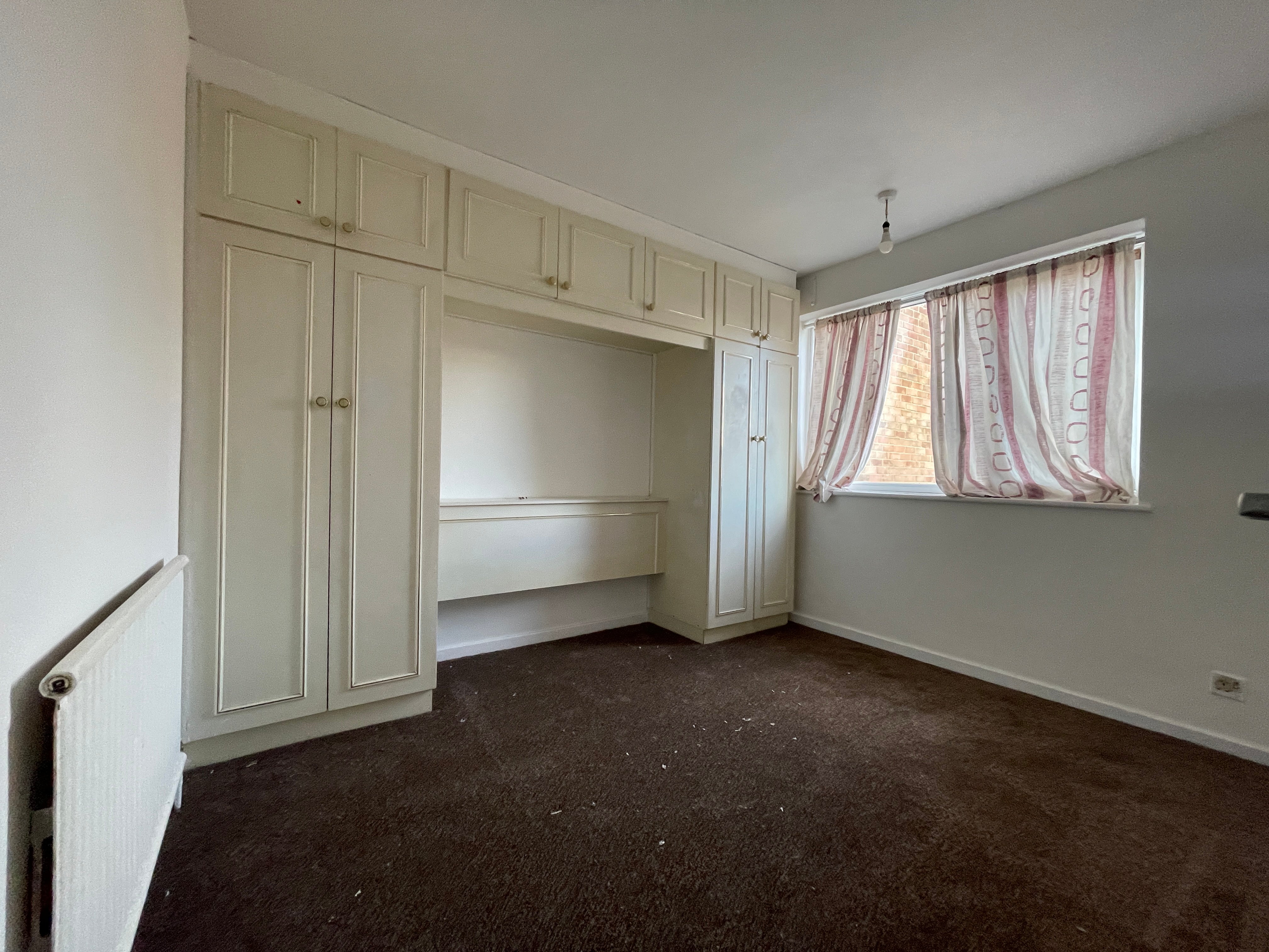 House Hunts Close in Luton