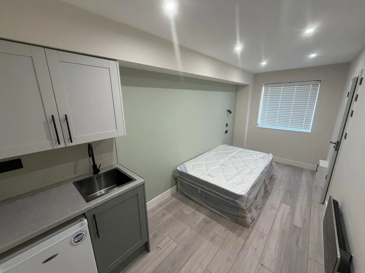 Flat Thorncroft in Greater London