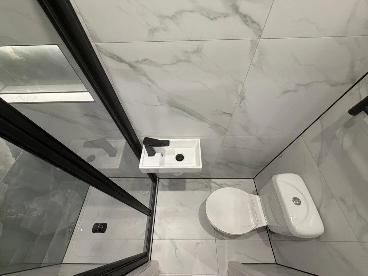 Flat Thorncroft in Greater London