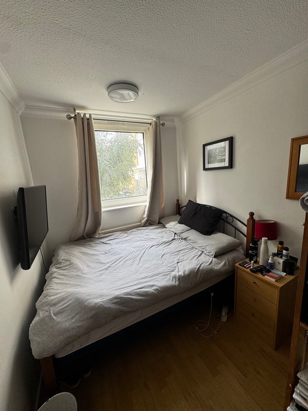 Room Evenwood Close in Greater London