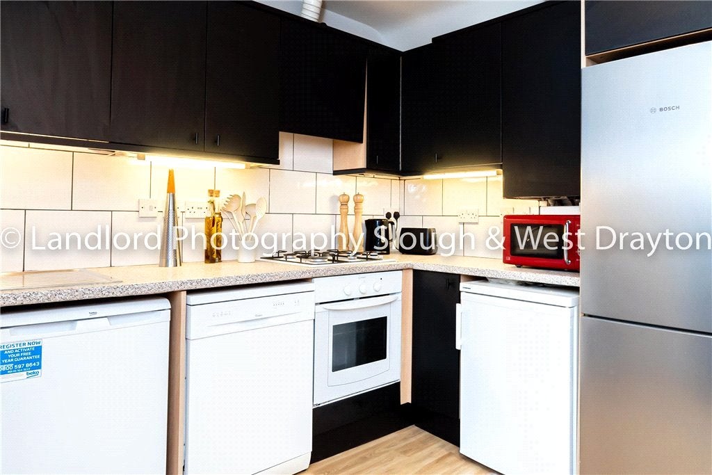 Room Cobbett Road in Guildford