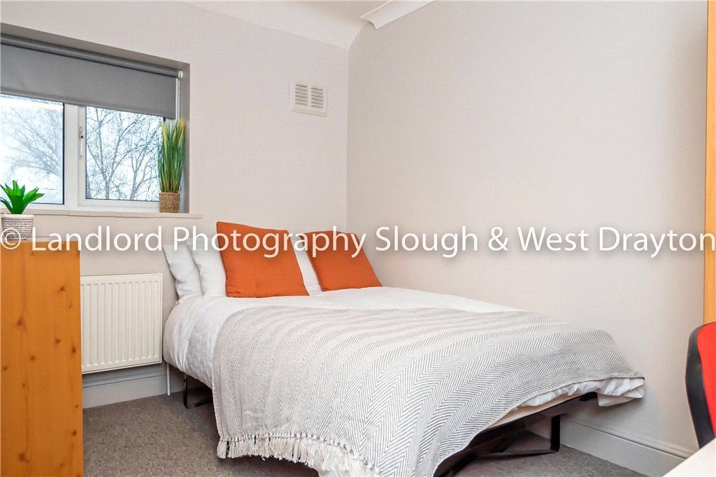 Room Cobbett Road in Guildford