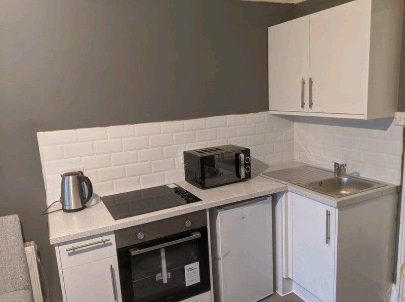 Flat Ravenswood Road in Greater London