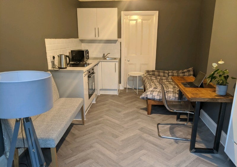 Flat Ravenswood Road in Greater London