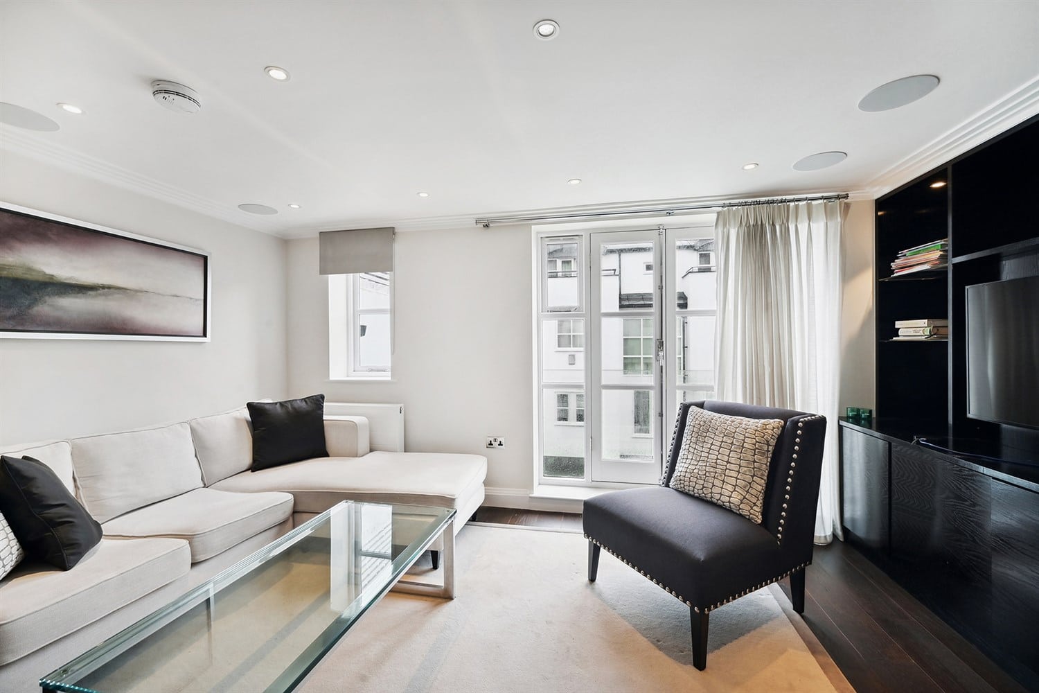 Flat Peony Court in Greater London