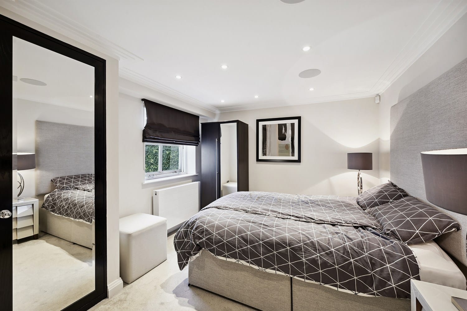Flat Peony Court in Greater London