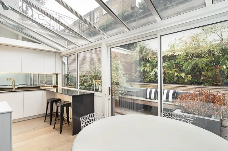 Flat Ovington Square in Greater London