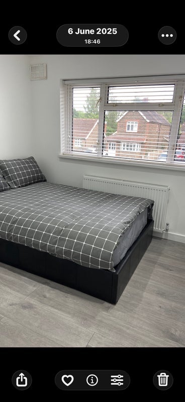 Room Woodfield Road in Crawley