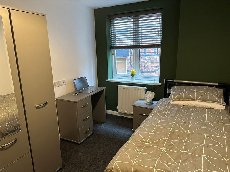 Room Queen Street in Stourbridge