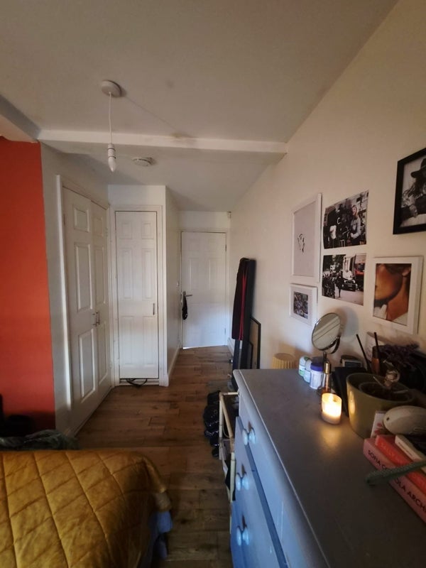 Room Martaban Road in Greater London