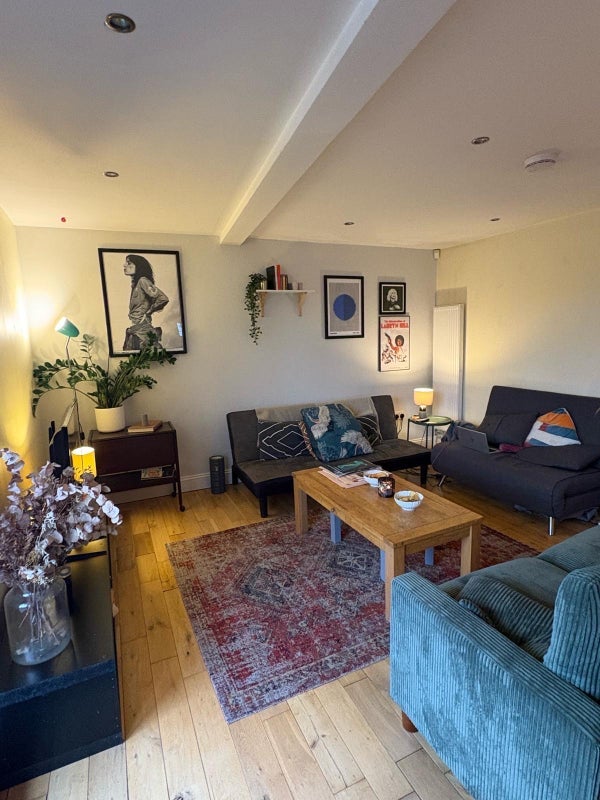 Room Martaban Road in Greater London