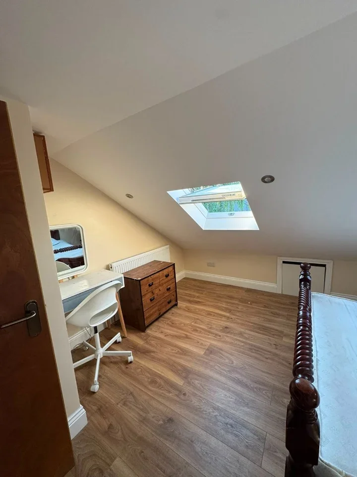 Room Glen Road in Greater London