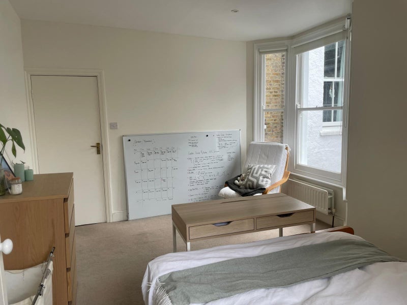 Room Newton Avenue in Greater London