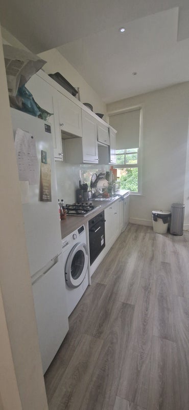 Room Newton Avenue in Greater London