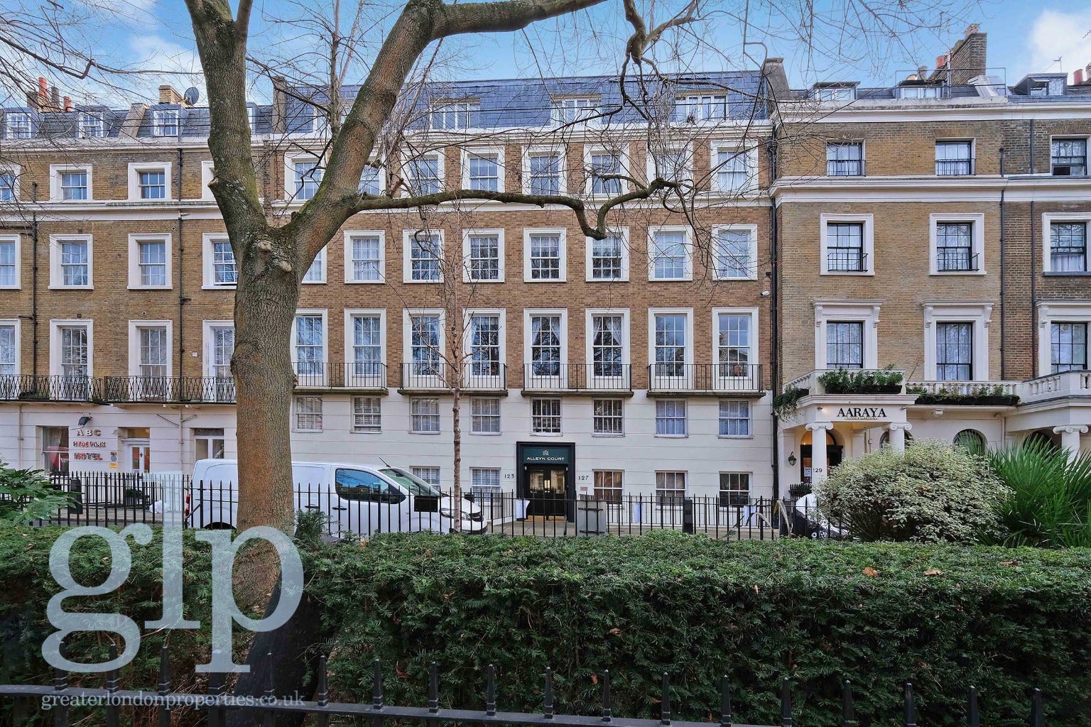 Flat Sussex Gardens in London