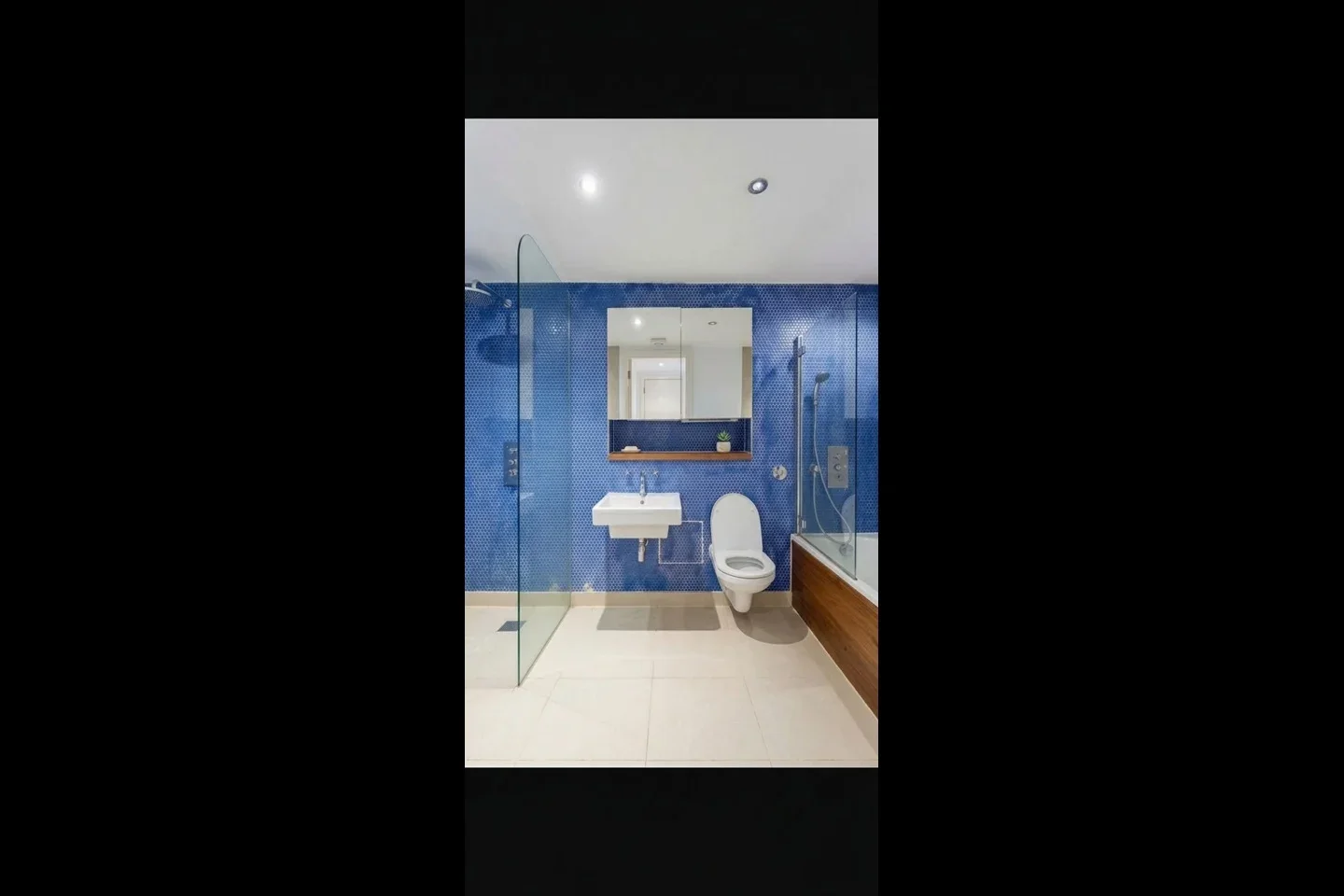 Room Drummond Street in Greater London