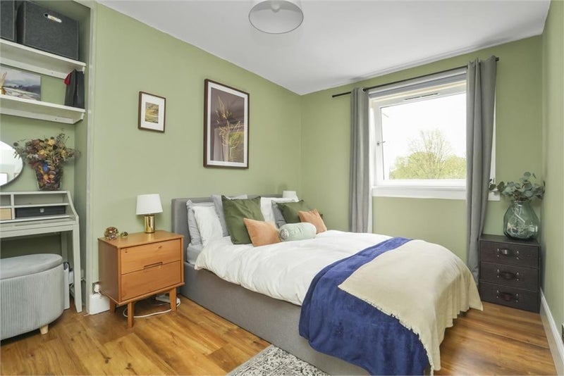 Flat Queen's Park Court in City of Edinburgh