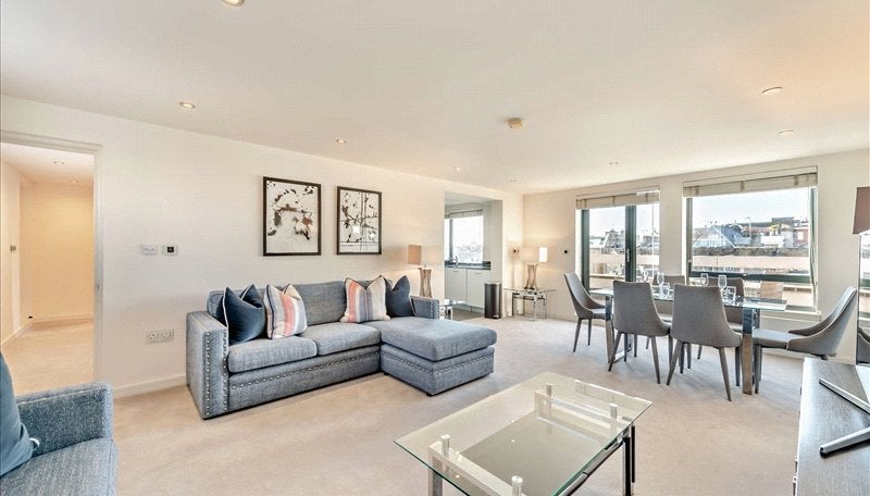 Flat Ixworth Place in Greater London