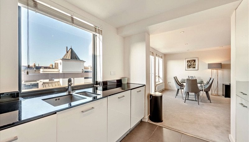 Flat Ixworth Place in Greater London