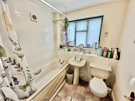 Flat Guests Close in Lilleshall, Donnington and Muxton