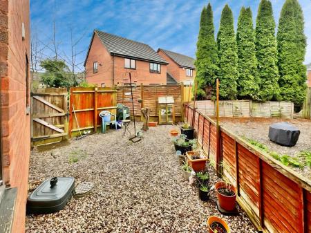 Flat Guests Close in Lilleshall, Donnington and Muxton